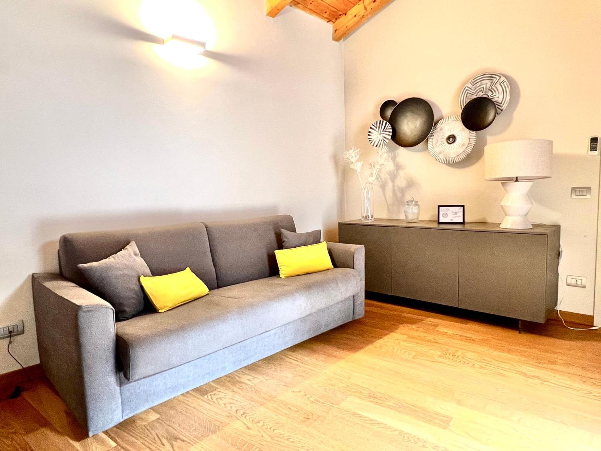 Comecasa Cavour Apartment อัสตี ภายนอก รูปภาพ